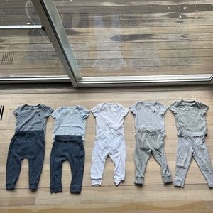Gap Baby Onsie & Pant set x5 (size 18-24 M)
